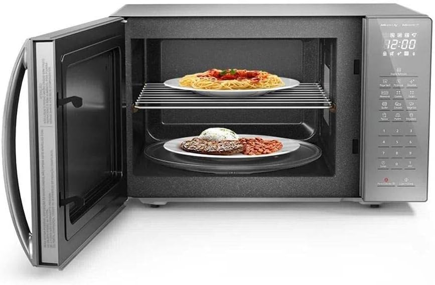 Forno de micro-ondas Panasonic mostrando o interior